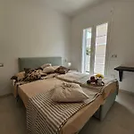 Grey House 5 100mt Dal Mare *