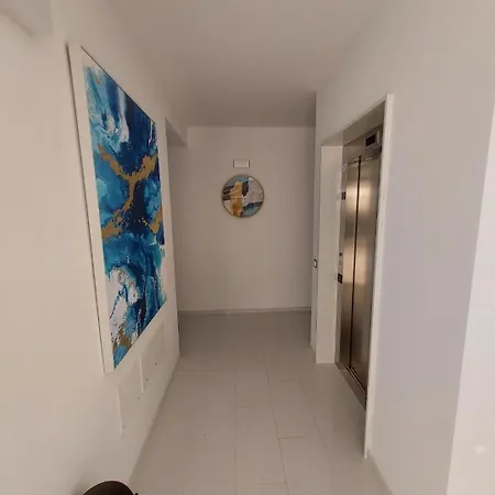 Grey House 5 100mt Dal Mare Daire Tortoreto